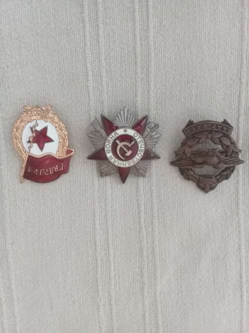 LOT of military Hats/Caps and 3 cap Badges